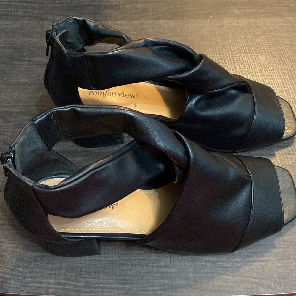***NEW***Comfortview, open toe, zippered back heels.